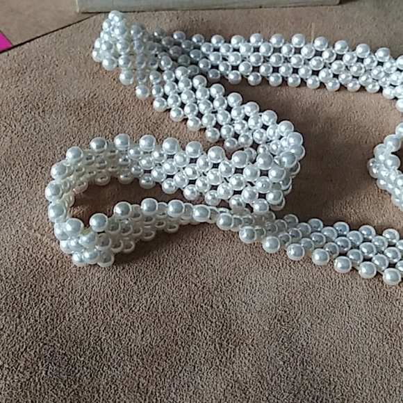 Pearl Stretch Band Necklace - Picture 4 of 4